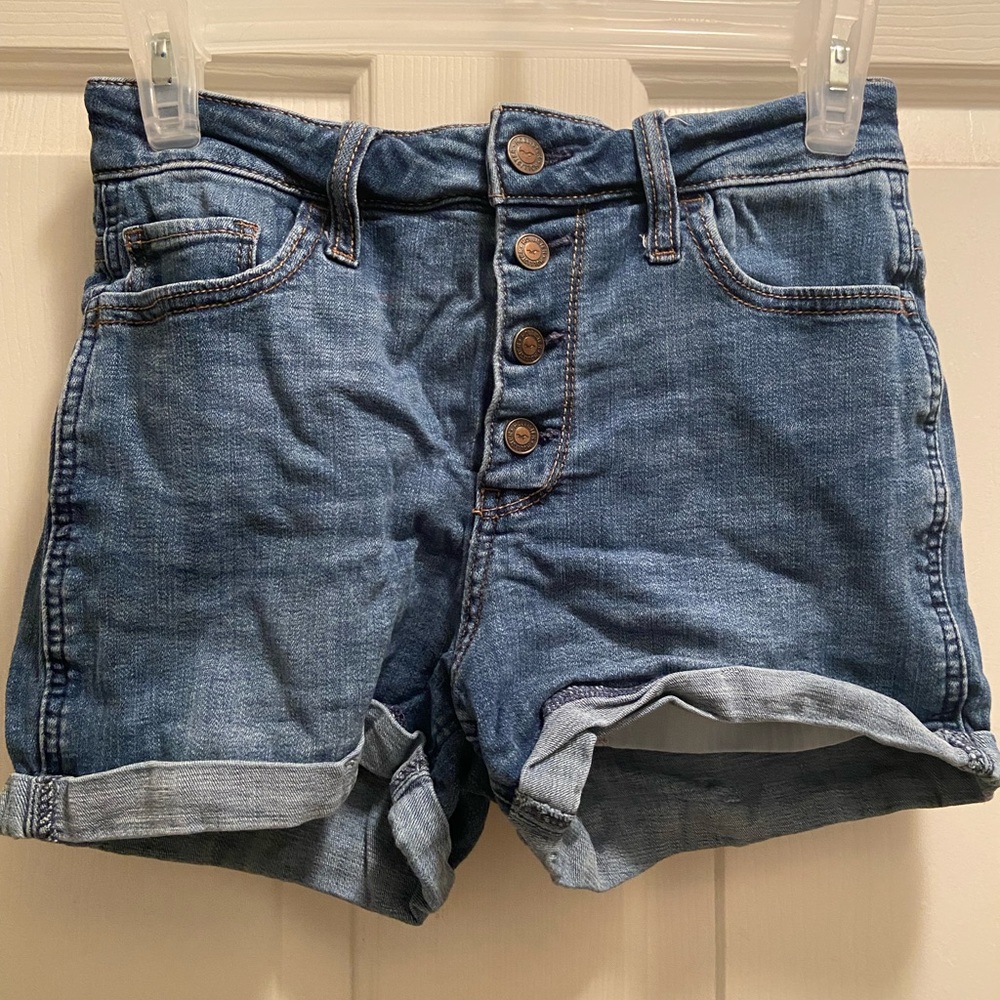 Hollister Curvy High Rise Short 3”